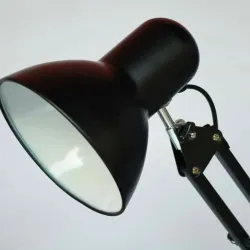 Stol Üstü Metal Lampa – Fırlanan Başlıqlı və LED İşıqlı thumbnail