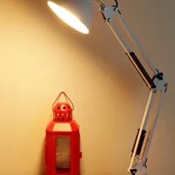 Stol Üstü Metal Lampa – Fırlanan Başlıqlı və LED İşıqlı thumbnail